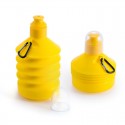 Bidón para agua y gorra amarilla para niños