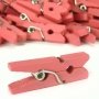 Pinzas de madera color rosa