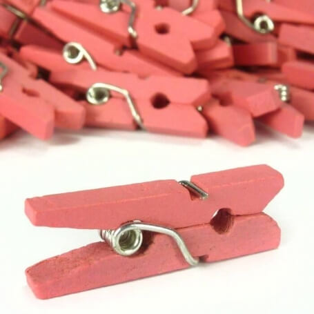 Pinzas de madera color rosa