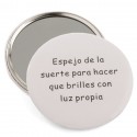 Espejo con frase en bolsa de organza beige con bolígrafo pintalabios