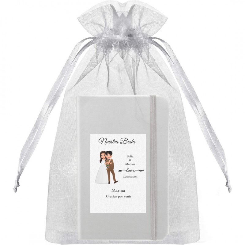 Libreta Personalizada con Nombre de Invitados y Novios Presentada en Bolsa Organza Plata para Bodas Libreta Personalizada con Nombre de Invitados y Novios Presentada en Bolsa Organza Plata para Bodas