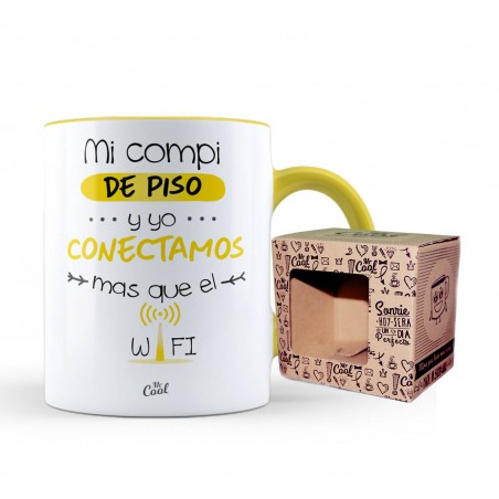 Taza Color Amarillo Mi Compi De Piso Y Yo Conectamos Mas Que El Wifi