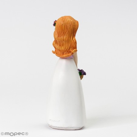 Figura de tarta niña comunión con cesto de flores