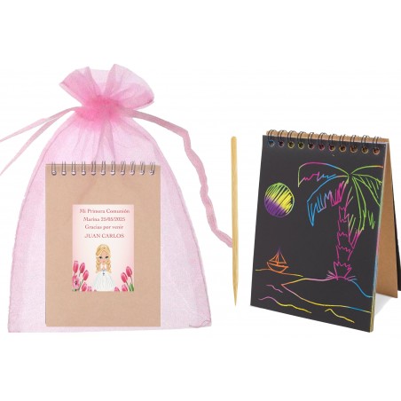 Libreta scrapy con nombre de invitados en bolsa de organza