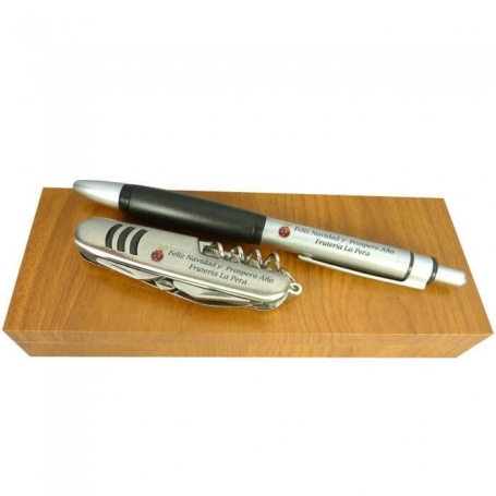 Navaja y bolígrafo personalizados en caja de madera para navidad