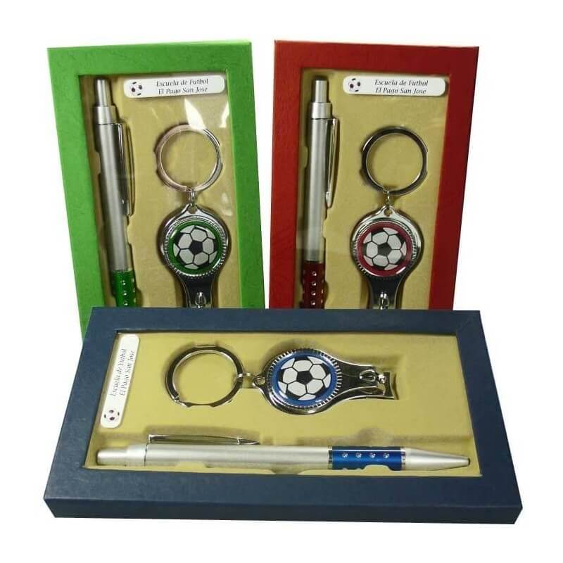 Llavero cortaúñas y bolígrafo en caja personalizada para futboleros