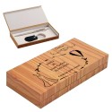 Bolígrafo y llavero presentado en caja de madera personalizada para boda con frase de agradecimiento