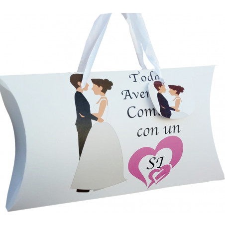Abridor personalizado con nombres fecha y frase presentado en caja de boda