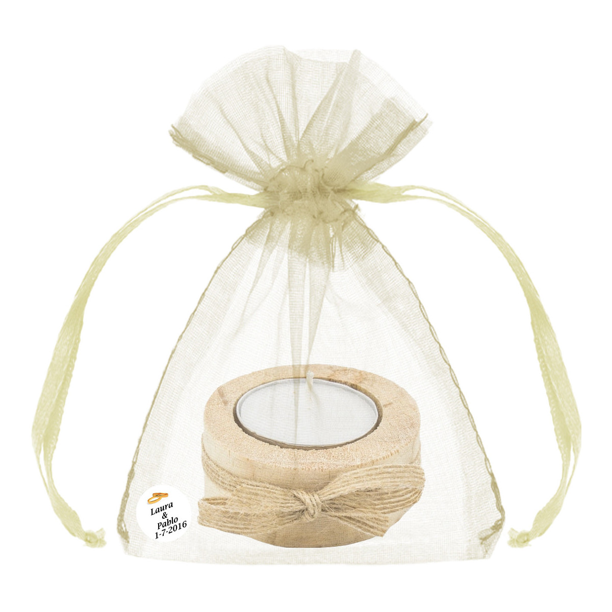 Vela rústica en bolsa de organza color beige decorada con adhesivo personalizado con alianzas de boda