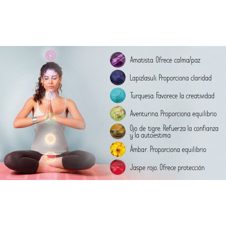Pulseras con piedras chakras en caja de cartón blanca con adhesivo personalizado