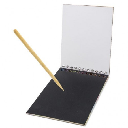 Libreta mágica negra con lápiz rayador personalizada con adhesivo de boda