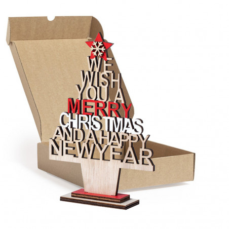 Arbolito de navidad pequeño sobre mesa presentado en caja de cartón cuadrada