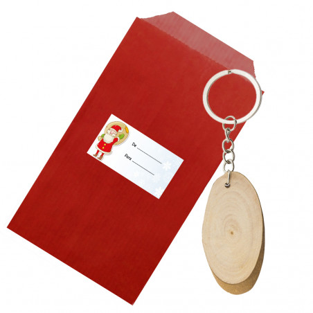 Llavero tronco de madera presentado en sobre rojo kraft con adhesivo para la navidad