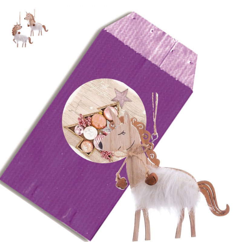 Unicornio de navidad para colgar presentado en sobre con adhesivo para personalizar con tu imagen