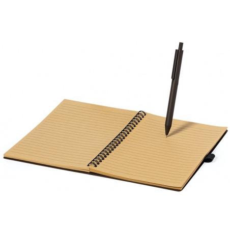 Libreta de hombre color cafe y con adhesivo personalizado con foto de bodas