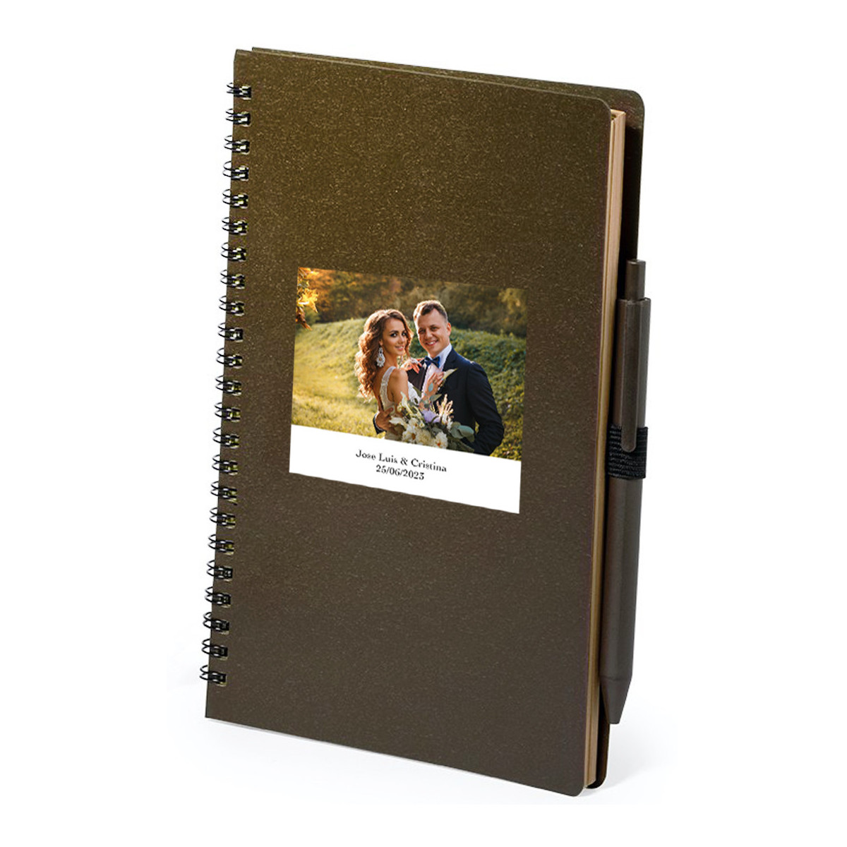 Libreta de hombre color cafe y con adhesivo personalizado con foto de bodas