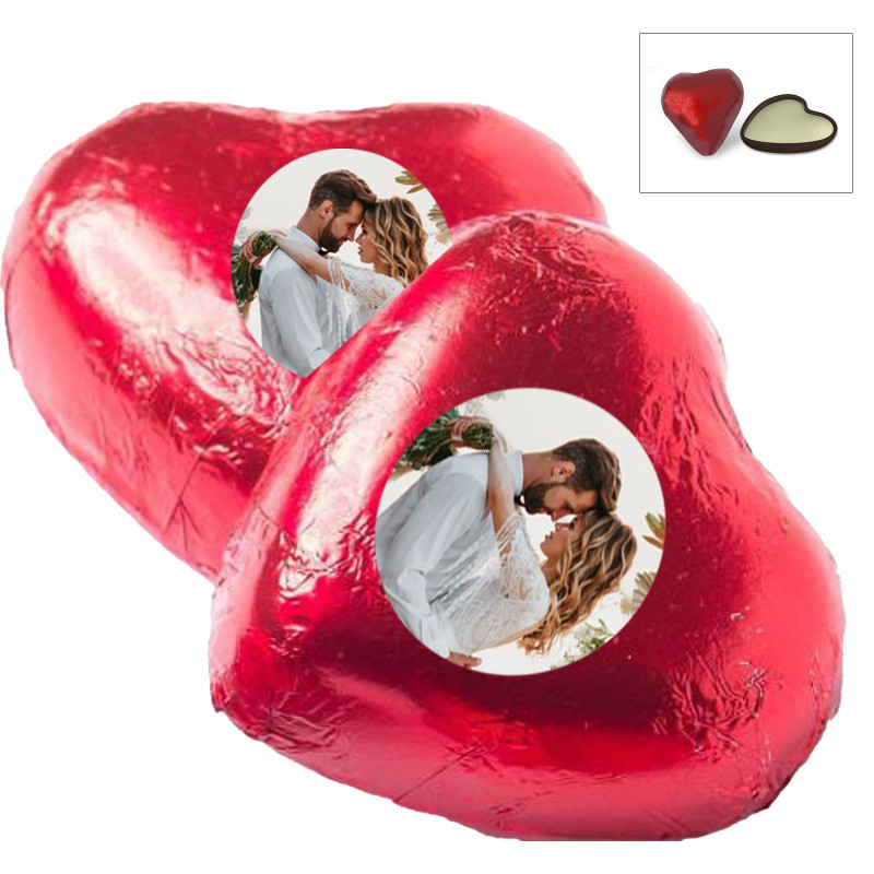 Bombones en forma de corazón de chocolate con adhesivo personalizado