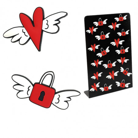 Imán con figuras de corazón y candado con alas