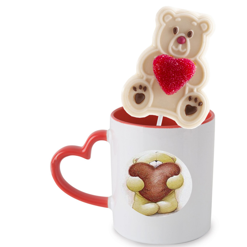 Taza con asa de corazón con piruleta de chocolate en forma de oso y gominola de corazón personalizada