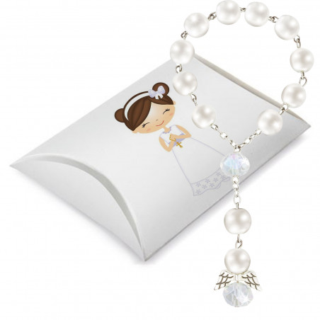 Rosario de perlas blancas con angel presentado en caja de cartón con adhesivo de comunión