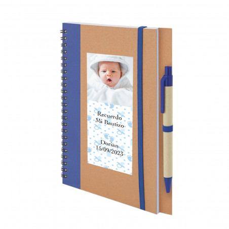 Cuaderno reciclado de cartón con adhesivo personalizado con foto y texto para bautizo de niño
