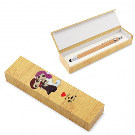 Bolígrafo con puntero táctil presentado en caja de bambú con adhesivos de boda