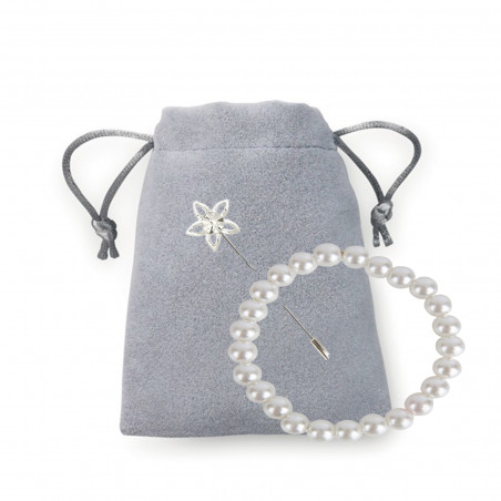 Pulsera de perlas blancas con alfiler en forma de estrella y bolsa de antelina