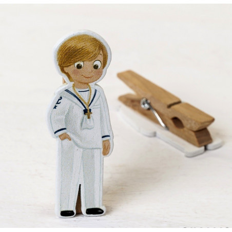 Figura niño de comunión pinza con rosario y tarjeta personalizable en bolsa de regalo