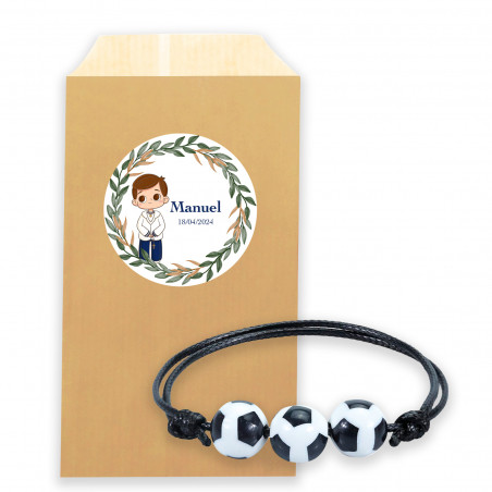 Pulsera fútbol en sobre kraft con adhesivo personalizado para detalles comunión niño
