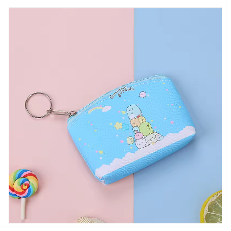 Monedero azul con diseño de Sumikko Gurashi, encantador y funcional para uso diario