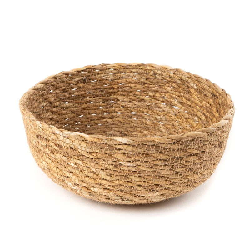 Cesta de mimbre trenzada