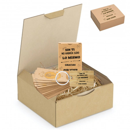 Baraja de cartas kraft con llavero presentado en caja de regalo