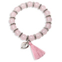 Pulsera rosa de cuentas con borlón en bolsa de algodón y adhesivo personalizado para bodas