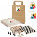 Set de juegos de mesa en caja de madera personalizada con adhesivo de reyes magos y bolsa kraft detalle de navidad