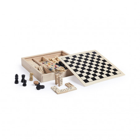Set de juegos de mesa en caja de madera personalizada con adhesivo de reyes magos y bolsa kraft detalle de navidad