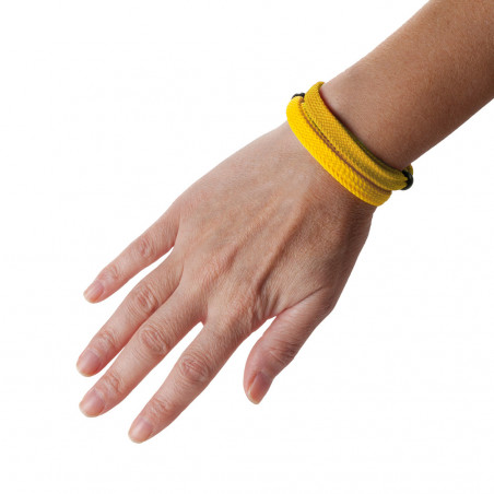 Pulseras de hilo ajustables en colores surtidos