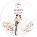 Adhesivo personalizado 5cm novios besándose rodeados de flores para bodas