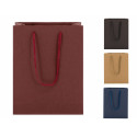 Bolsas de cartoncillo con asa de cordón: resistentes y con estilo sencillo para tus eventos