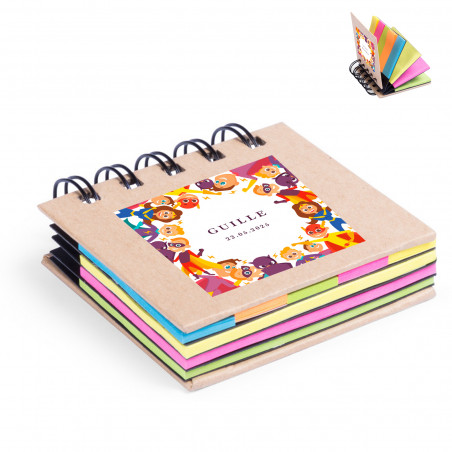 Libreta con post it adhesivos de colores con superhéroes