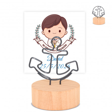 Soporte de tarjeta con base de madera y tarjeta primera comunión niño