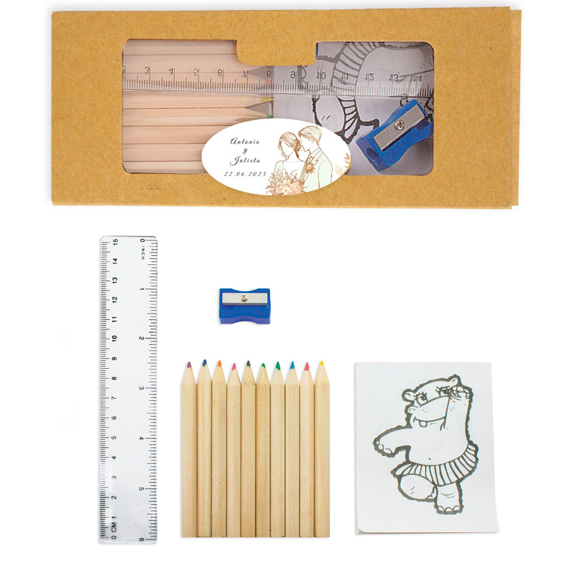 Cuaderno y lápices de colores en estuche con adhesivo romántico novios para detalles bodas