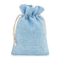 Llavero de bambú con bordes metálicos en forma de ángel en bolsa celeste con adhesivo para bautizos