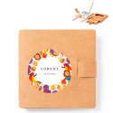 Estuche con hojas y lápices para colorear con adhesivo superhéroes para regalar
