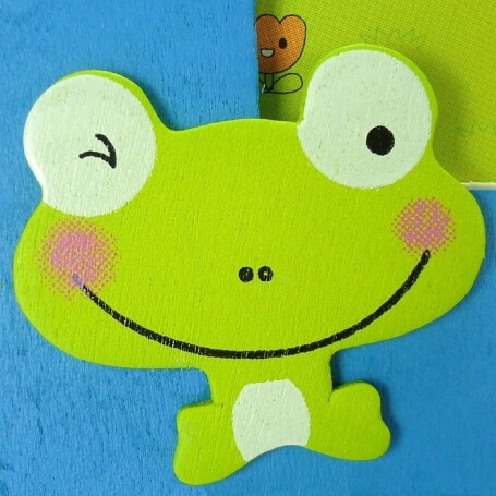 Portafotos infantil de madera con rana Un detalle encantador para los más pequeños
