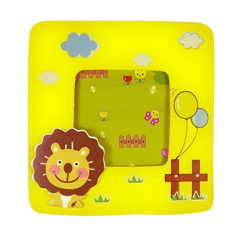 Portafotos infantil de madera con león