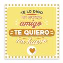 Mochila saco en forma de camiseta y bidón amarillo para bebida con adhesivo para amigos