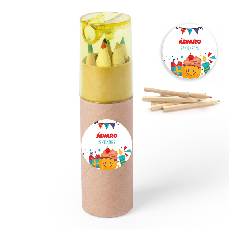 Estuche con lápices de colores y simpático adhesivo personalizable para detalles infantiles