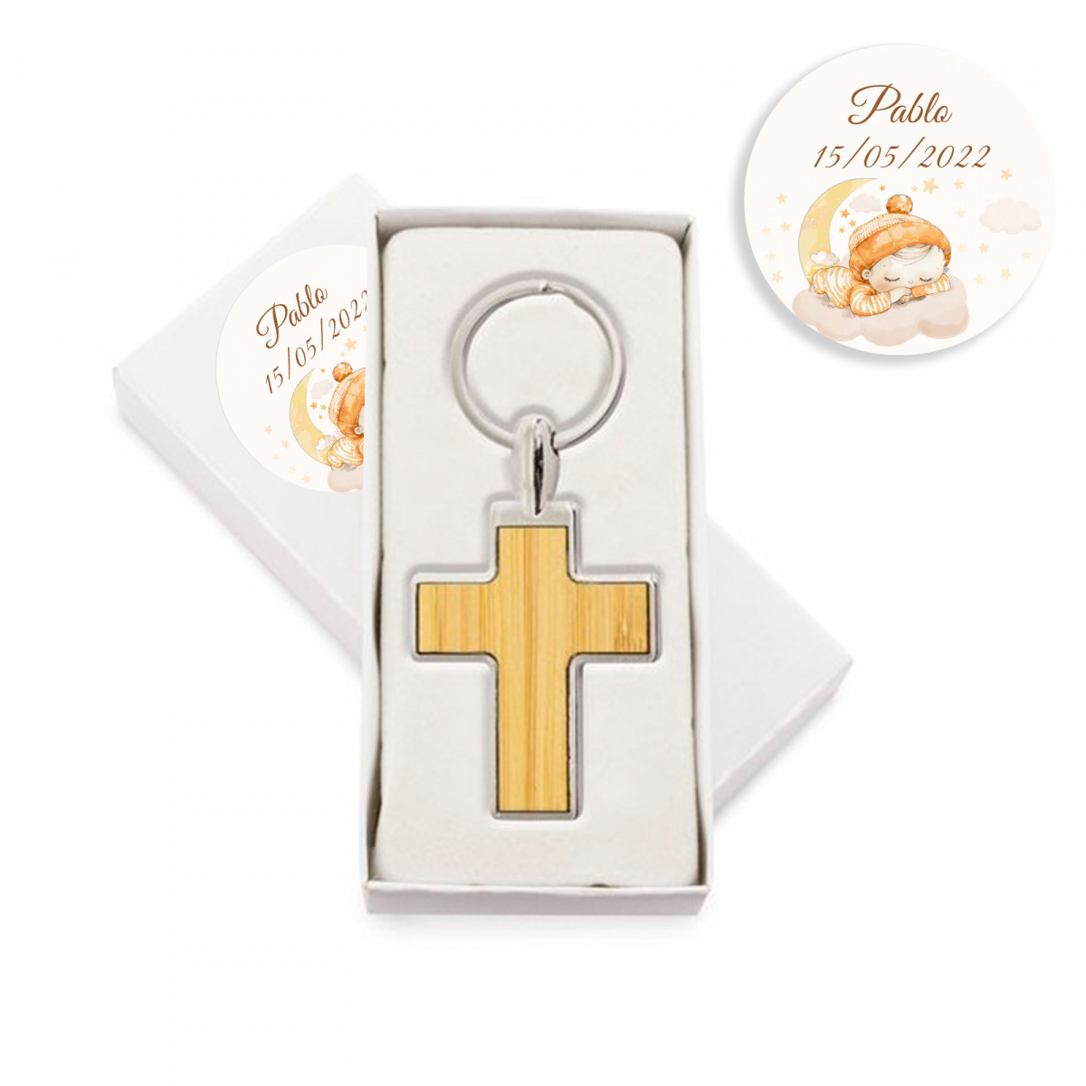 Llavero en forma de cruz metal con bambú en cajita personalizada con adhesivo de bautizo para detalle