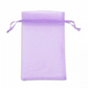Llavero lila con tarjeta recordatorio en coqueta bolsa de organza lila para detalles de boda