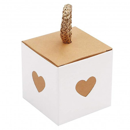 Caja en tonos blanco y kraft con corazones